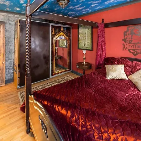 Hogwarts Hideaway Themed Property Watford  Exterior photo